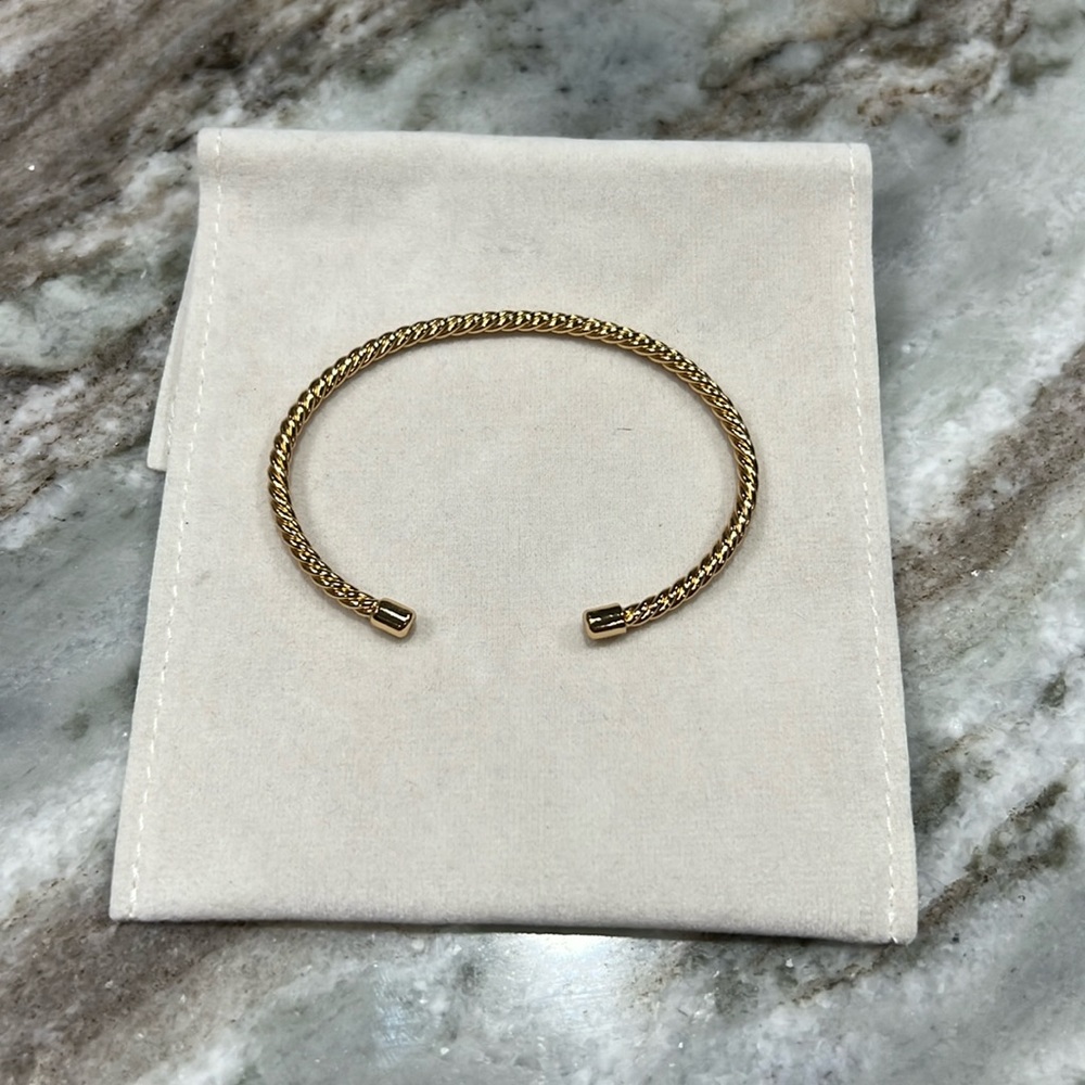 Gold adjustable bracelet